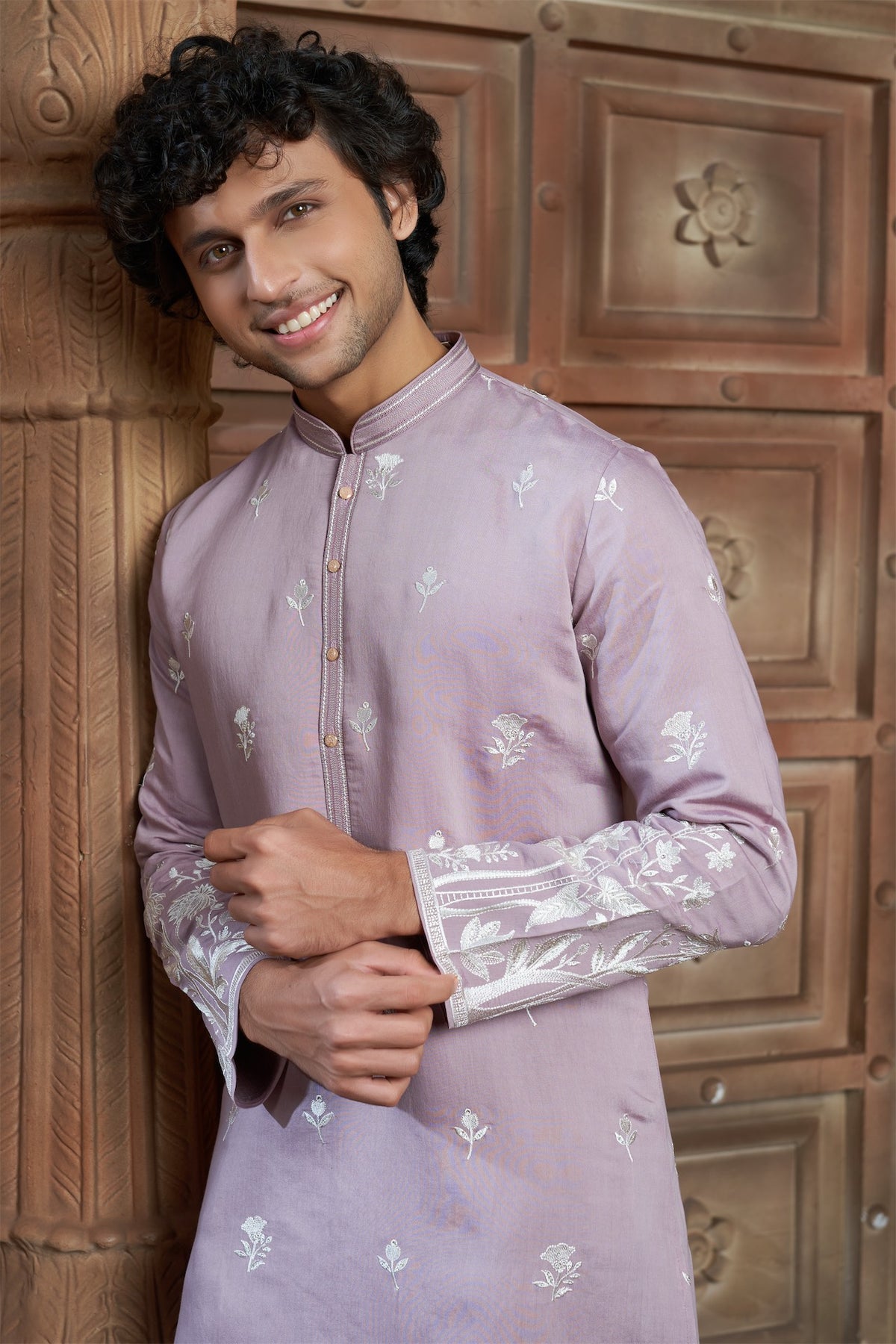 Lavender cotton Kurta Pyjama with Thread Embroidery and Motifs