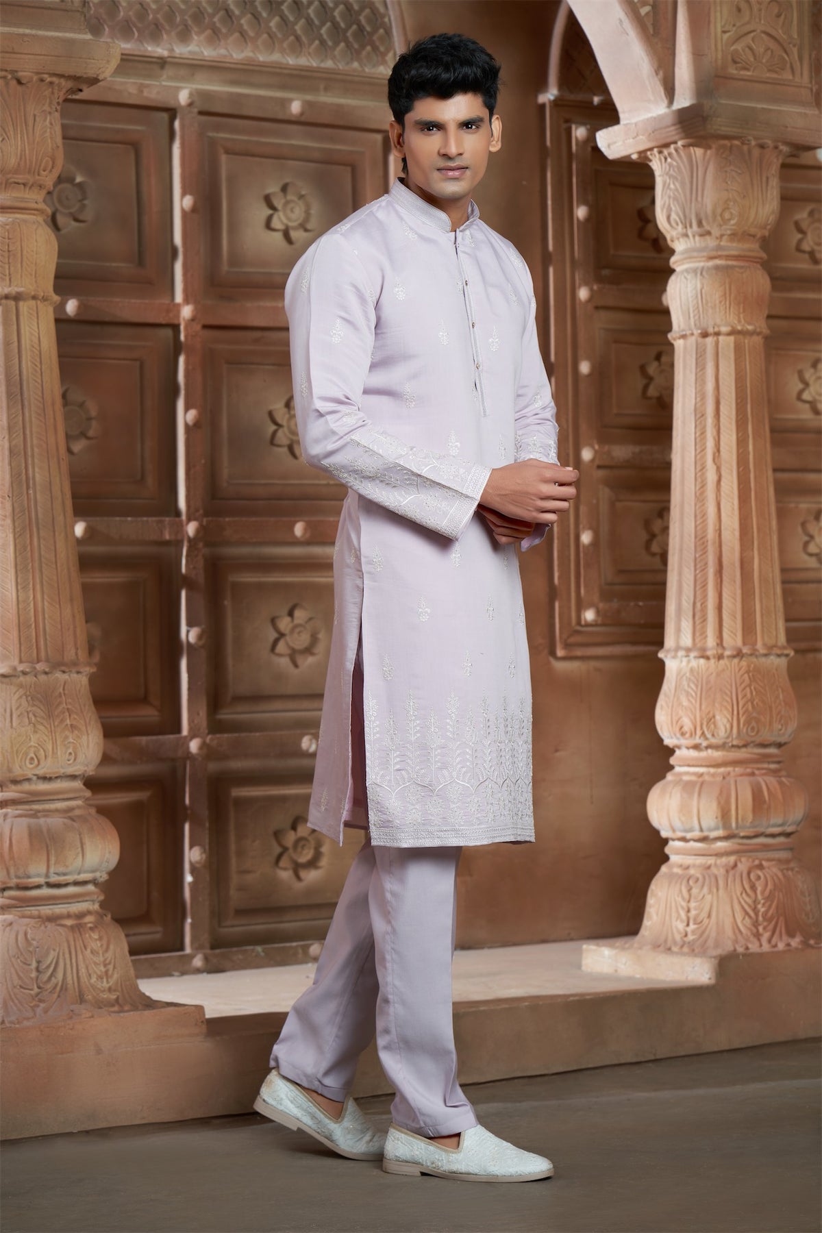 Lavender cotton Kurta Pyjama with Thread Embroidery and Motifs