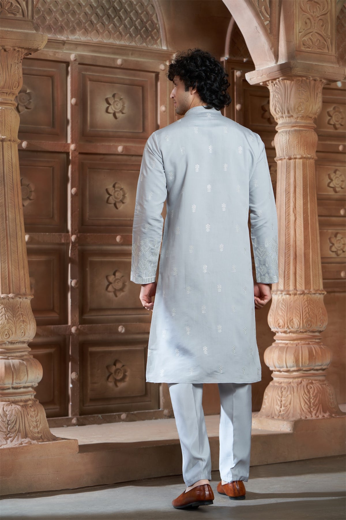 Light Gray cotton Kurta Pyjama with Thread Embroidery and Motifs