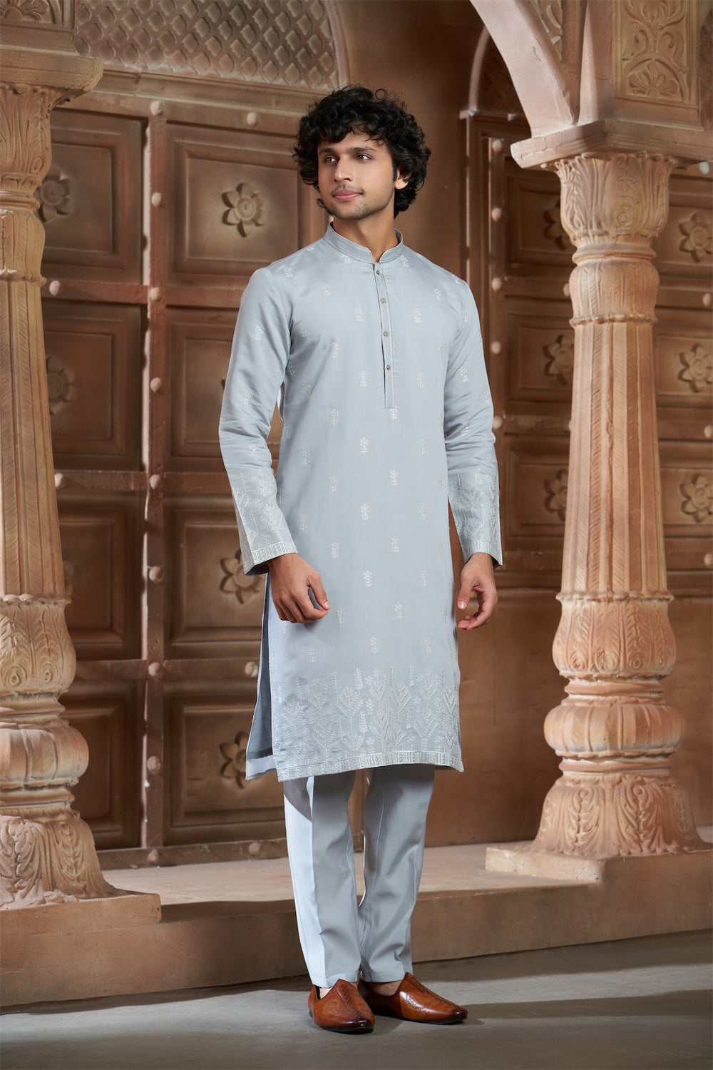 Light Gray cotton Kurta Pyjama with Thread Embroidery and Motifs