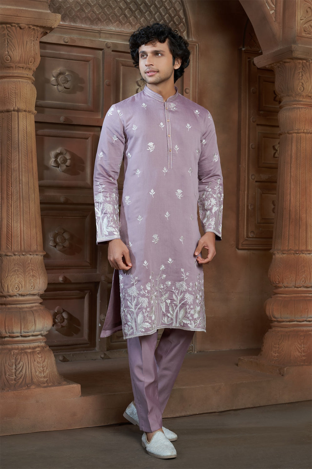 Lavender cotton  Kurta Pyjama with Thread Embroidery and Motifs