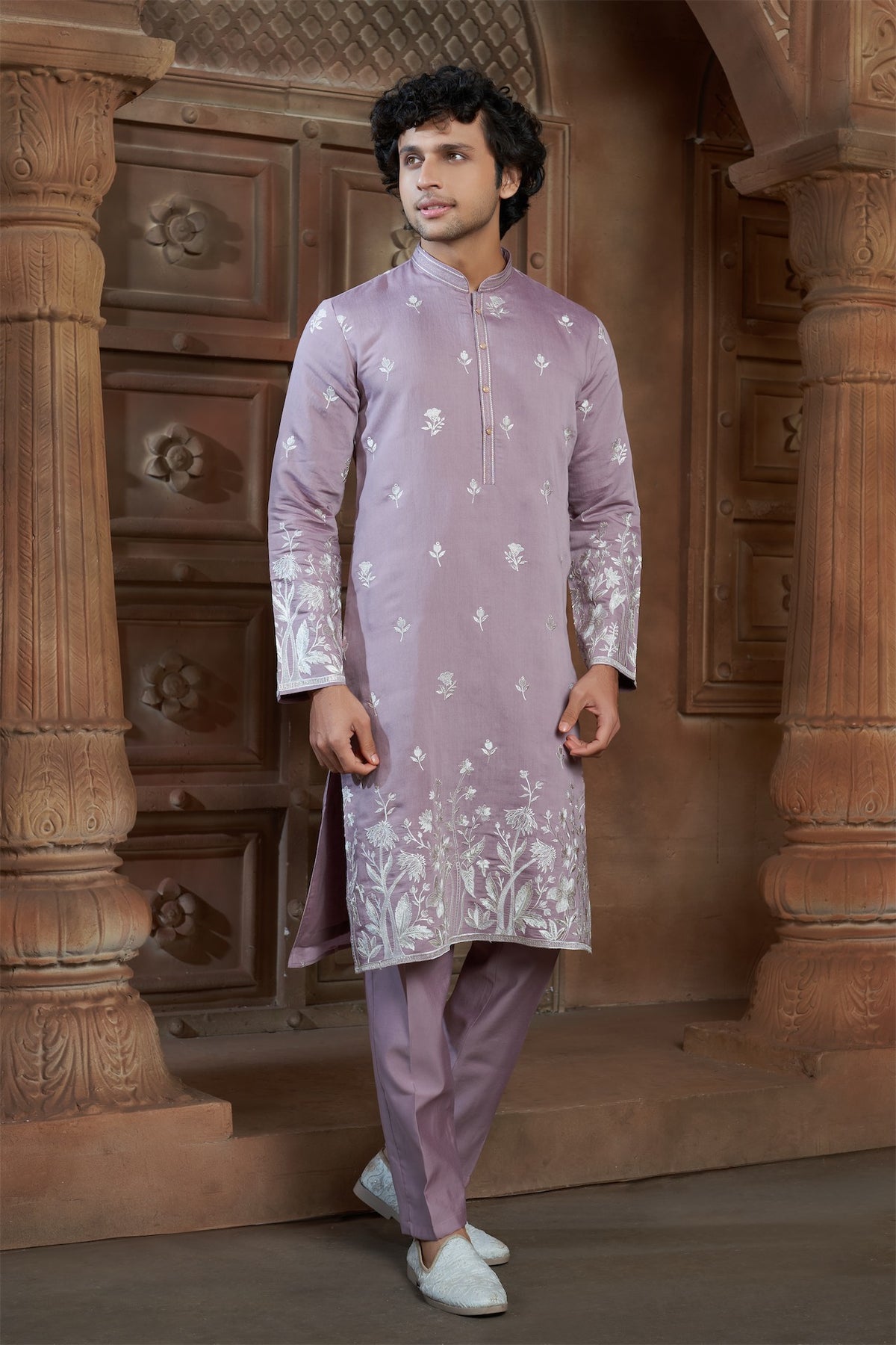 Lavender cotton  Kurta Pyjama with Thread Embroidery and Motifs