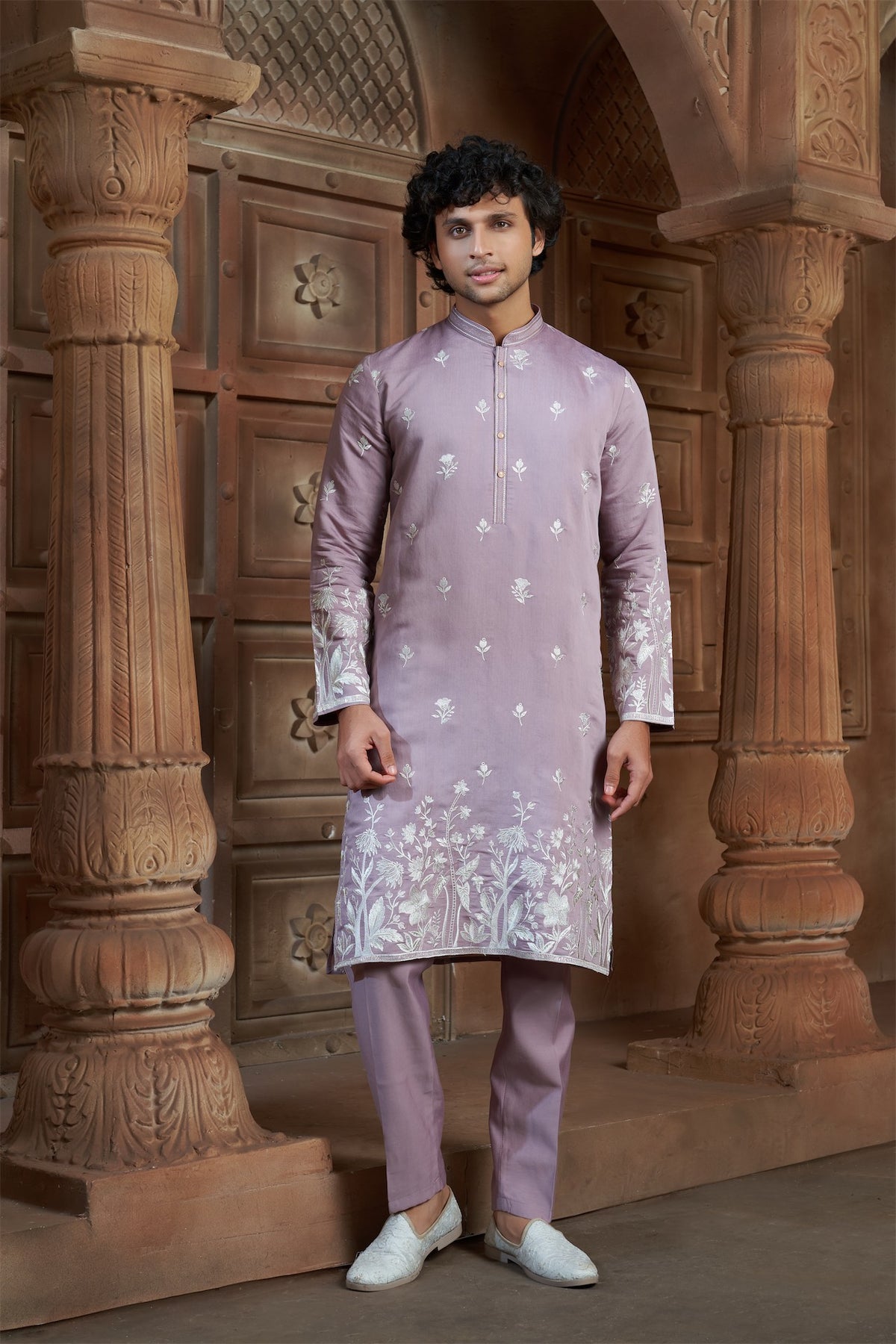 Lavender cotton  Kurta Pyjama with Thread Embroidery and Motifs