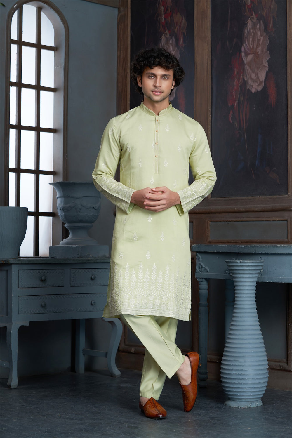Light Green cotton Kurta Pyjama with Thread Embroidery and Motifs